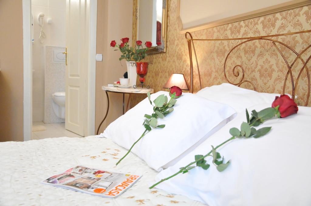 Royal Apartments Ni الغرفة الصورة