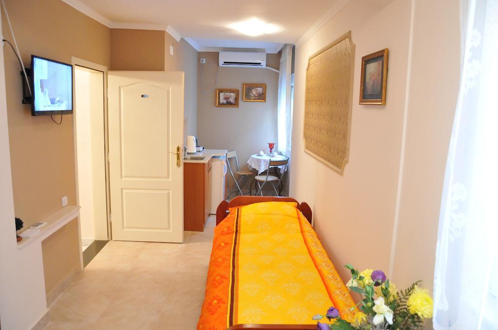 Royal Apartments Ni الغرفة الصورة