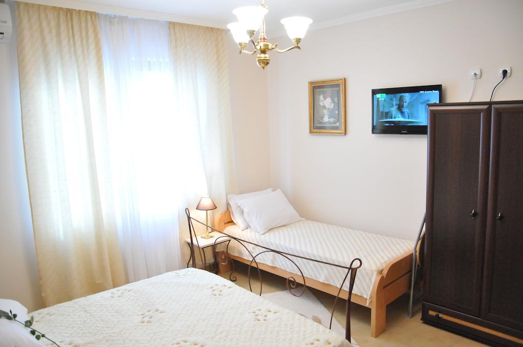 Royal Apartments Ni الغرفة الصورة